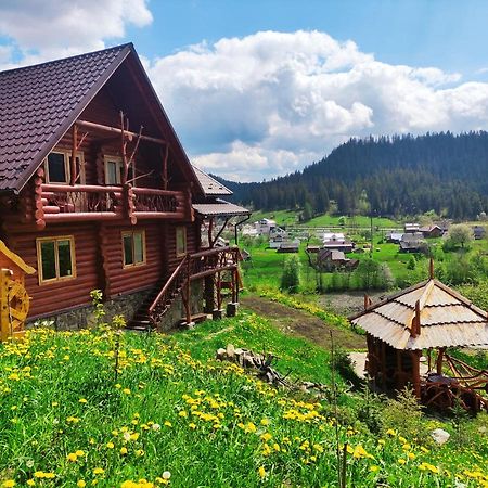 Дерев'Яний Котедж "Казка" ยาเรมชา ภายนอก รูปภาพ