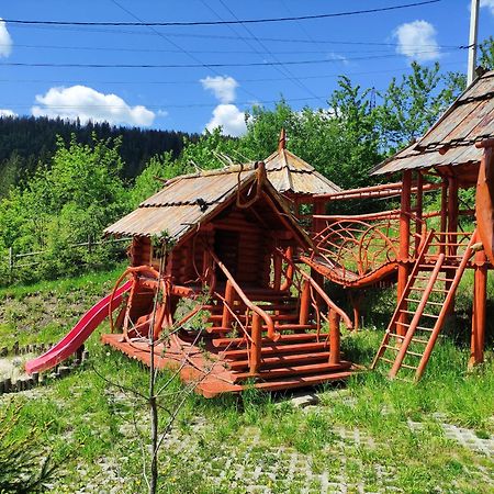 Дерев'Яний Котедж "Казка" ยาเรมชา ภายนอก รูปภาพ